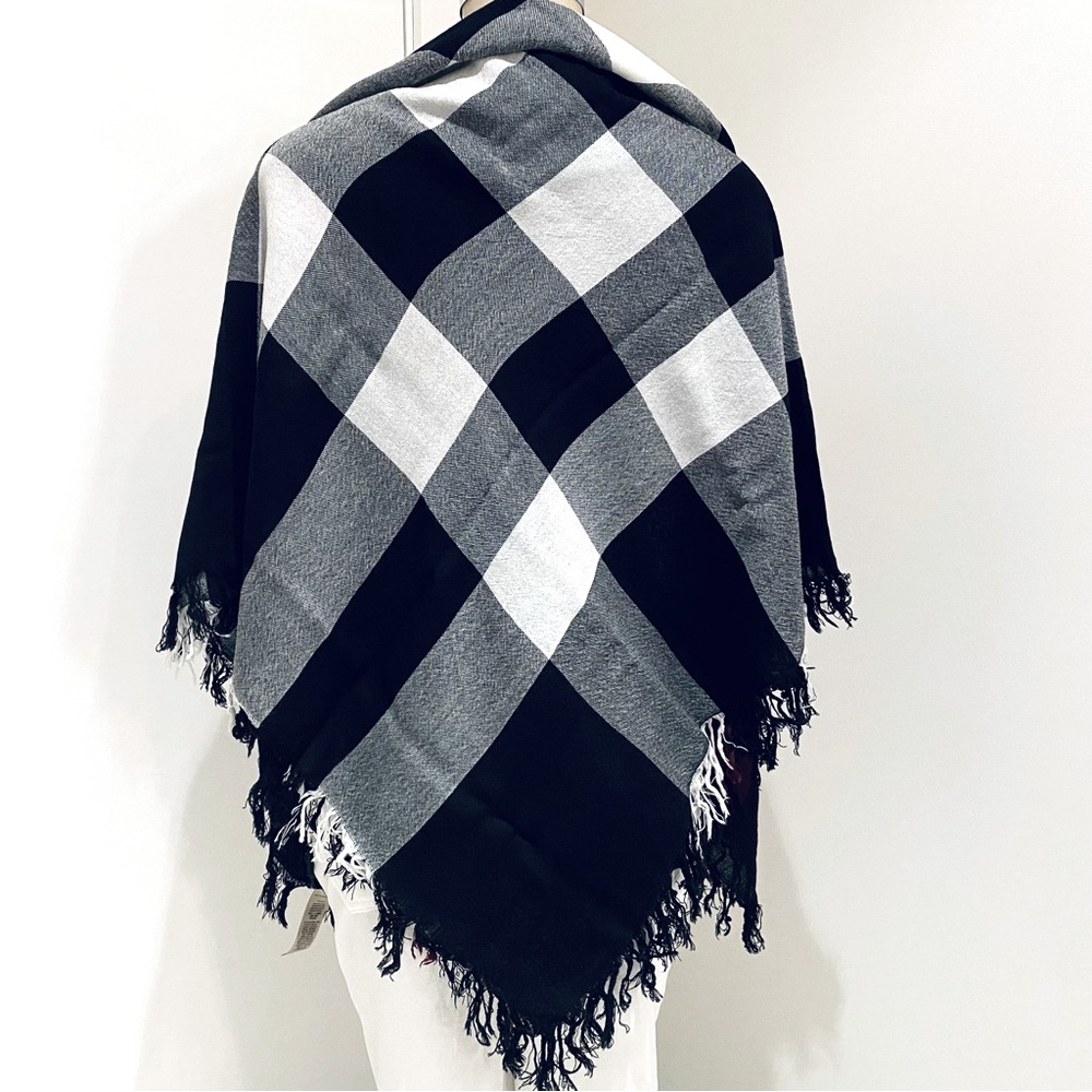 BURBERRY LONDON HOUSR CHECK WRAP / SCARF. - Picture 6 of 16